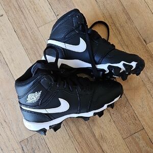 Nike Kids Black and White Sneakers Baseball Cleats